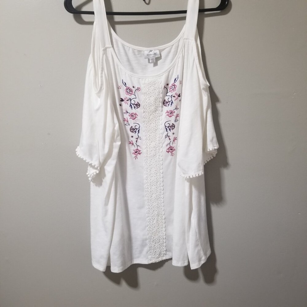 Avenue Blouse White Embroidered floral Women's 22/24